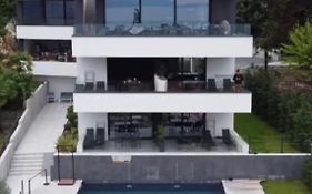 Aparthotel Villa V With Heated Pool